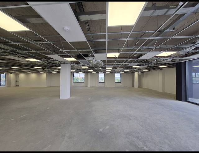 883M² OFFICE TO LET IN GLENADRIENNE